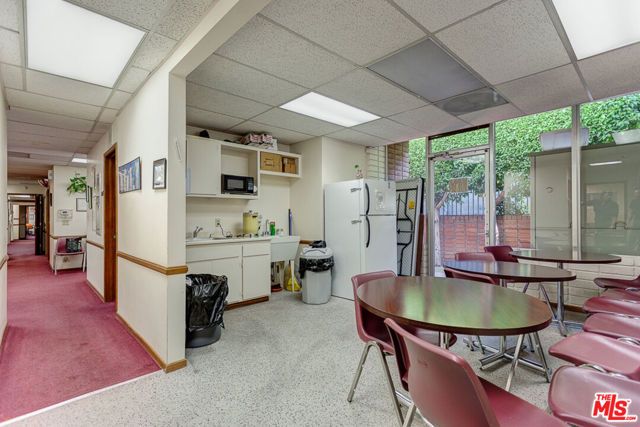 8512 Whitworth Drive, Los Angeles, CA 90035