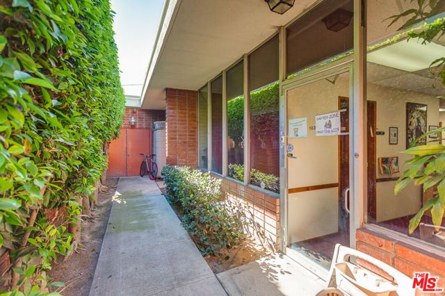 8512 Whitworth Drive, Los Angeles, CA 90035