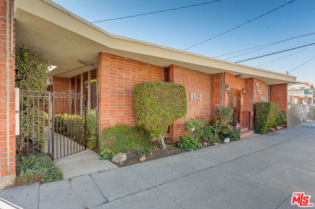 8512 Whitworth Drive, Los Angeles, CA 90035