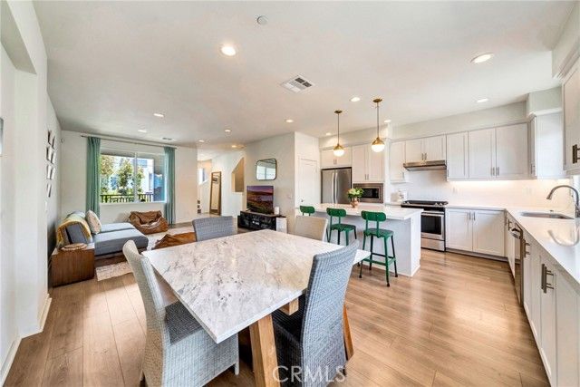 114 Epic, Irvine, CA 92618