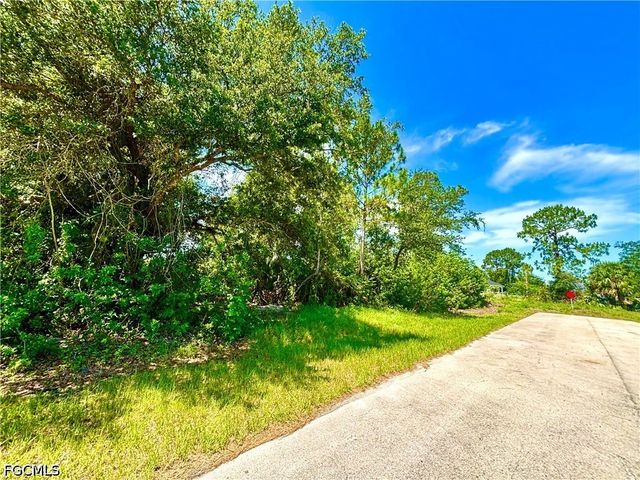 2909 4th ST SW, Lehigh Acres, FL 33976