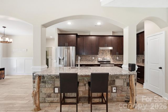 9151 Vagabond Road, Charlotte, NC 28227