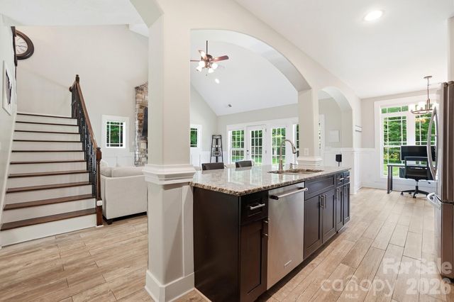 9151 Vagabond Road, Charlotte, NC 28227
