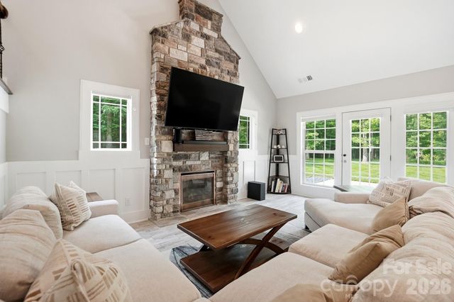 9151 Vagabond Road, Charlotte, NC 28227