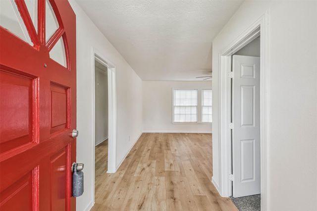 105 Live Oak Street, Baytown, TX 77520