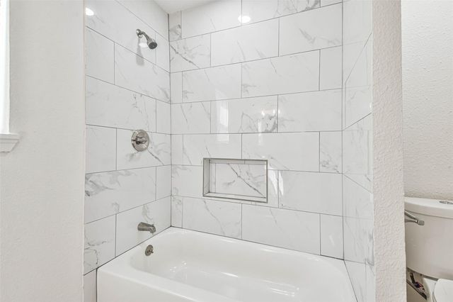 105 Live Oak Street, Baytown, TX 77520