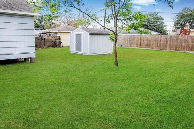 105 Live Oak Street, Baytown, TX 77520