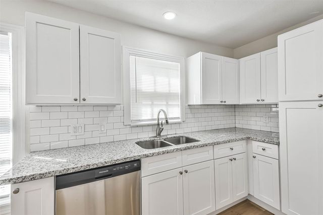 105 Live Oak Street, Baytown, TX 77520