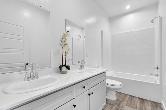 2831 N Redda Road, Fresno, CA 93737