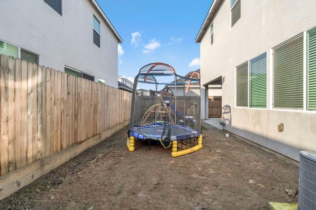 2831 N Redda Road, Fresno, CA 93737