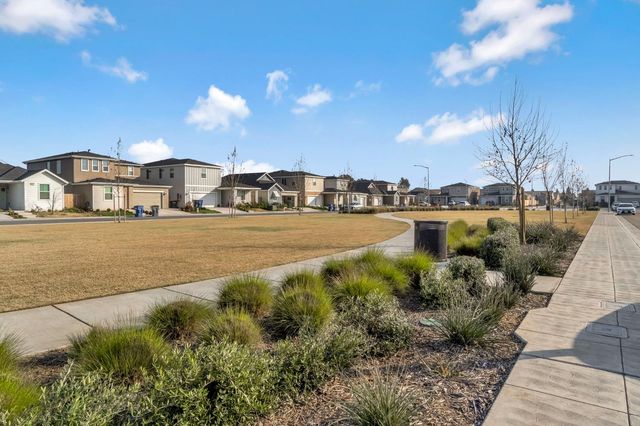 2831 N Redda Road, Fresno, CA 93737