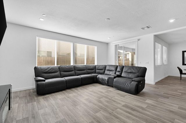 2831 N Redda Road, Fresno, CA 93737