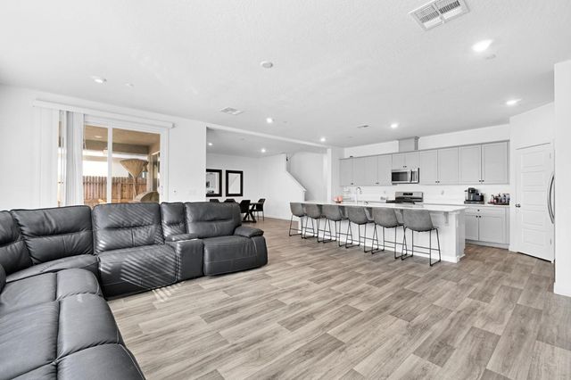 2831 N Redda Road, Fresno, CA 93737