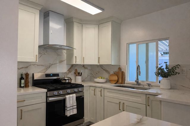 2151 2151 Old Oakland Rd, San Jose, CA 95131