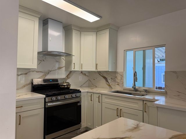 2151 2151 Old Oakland Rd, San Jose, CA 95131