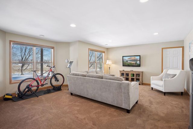 18150 Gladstone Boulevard N, Maple Grove, MN 55311