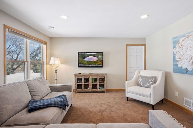 18150 Gladstone Boulevard N, Maple Grove, MN 55311