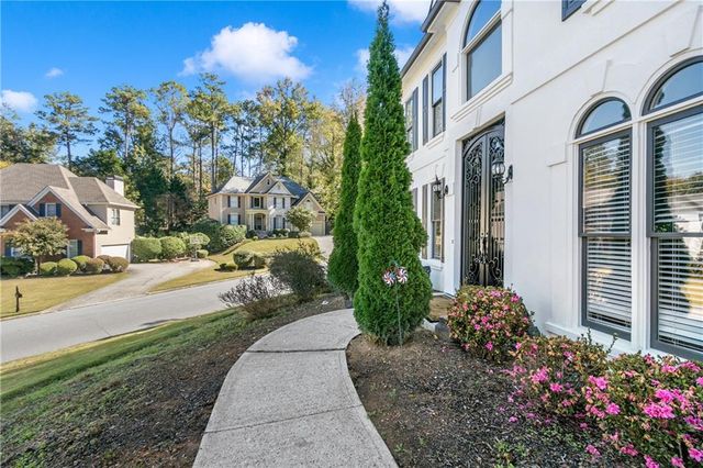 5455 Woodrun Lane, Alpharetta, GA 30005