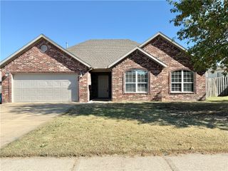 801 Summit Chase Road, Bentonville, AR 72712