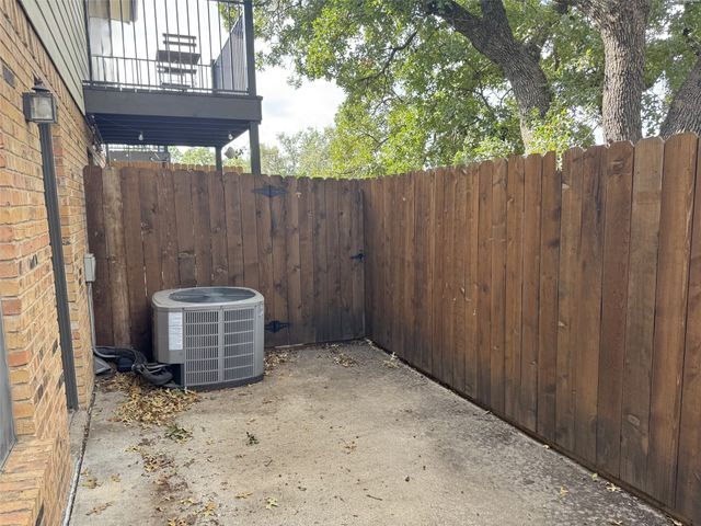 1131 Dallas Drive, Denton, TX 76205