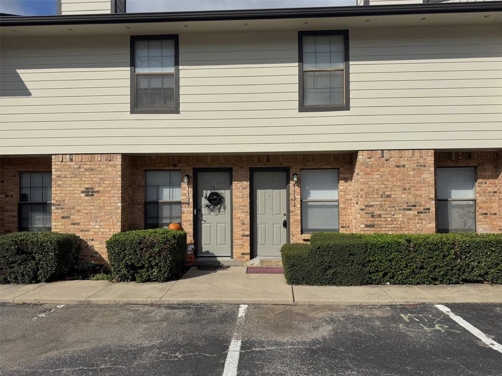 1131 Dallas Drive, Denton, TX 76205