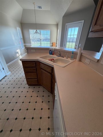 8313 E Lansing Avenue, Broken Arrow, OK 74014