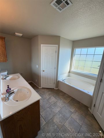 8313 E Lansing Avenue, Broken Arrow, OK 74014