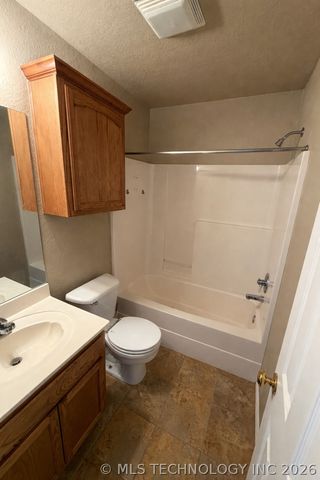 8313 E Lansing Avenue, Broken Arrow, OK 74014