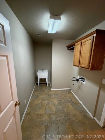 8313 E Lansing Avenue, Broken Arrow, OK 74014