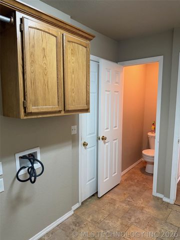 8313 E Lansing Avenue, Broken Arrow, OK 74014