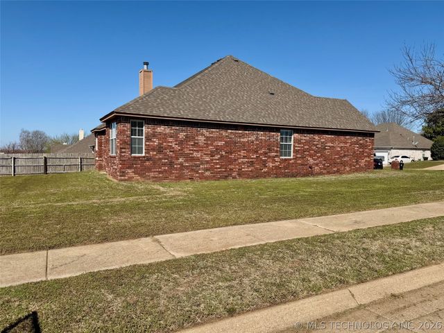 8313 E Lansing Avenue, Broken Arrow, OK 74014