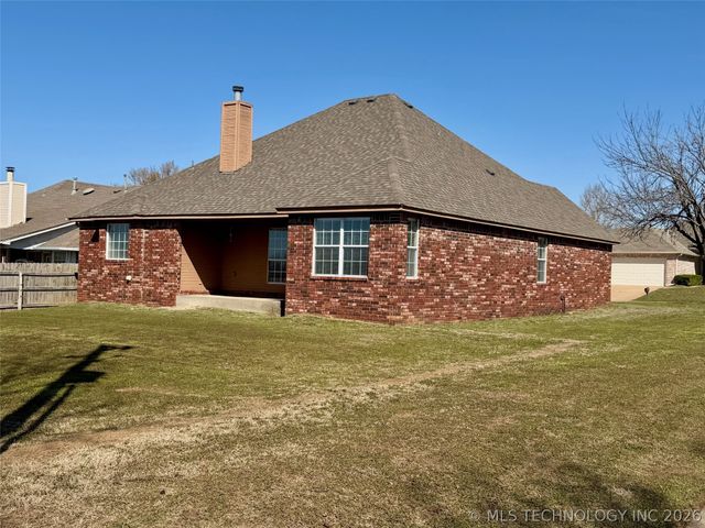 8313 E Lansing Avenue, Broken Arrow, OK 74014