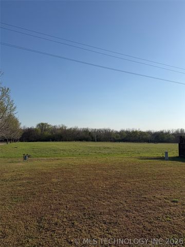 8313 E Lansing Avenue, Broken Arrow, OK 74014