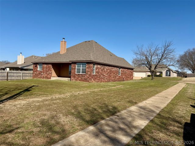 8313 E Lansing Avenue, Broken Arrow, OK 74014