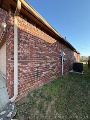 8313 E Lansing Avenue, Broken Arrow, OK 74014