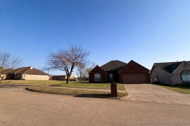 8313 E Lansing Avenue, Broken Arrow, OK 74014