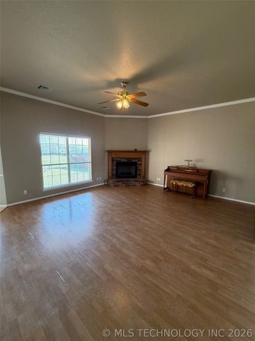 8313 E Lansing Avenue, Broken Arrow, OK 74014