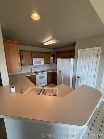 8313 E Lansing Avenue, Broken Arrow, OK 74014