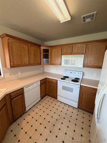 8313 E Lansing Avenue, Broken Arrow, OK 74014