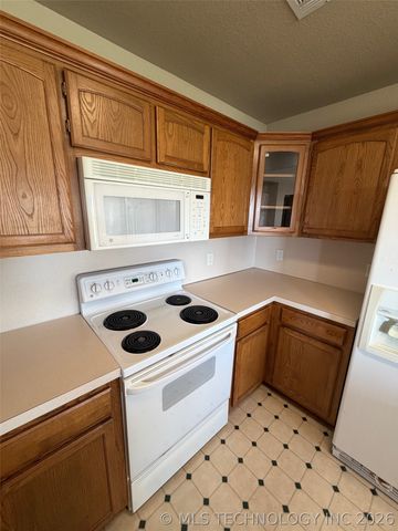 8313 E Lansing Avenue, Broken Arrow, OK 74014