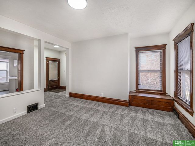 1618 S 32 Avenue, Omaha, NE 68105