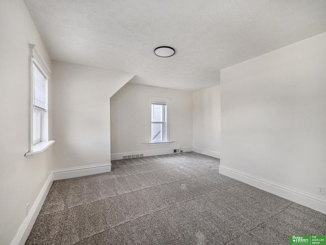 1618 S 32 Avenue, Omaha, NE 68105