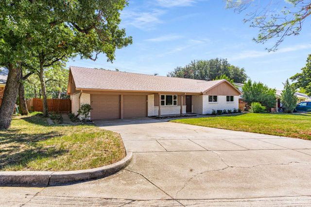93 Regents Park, Bedford, TX 76022