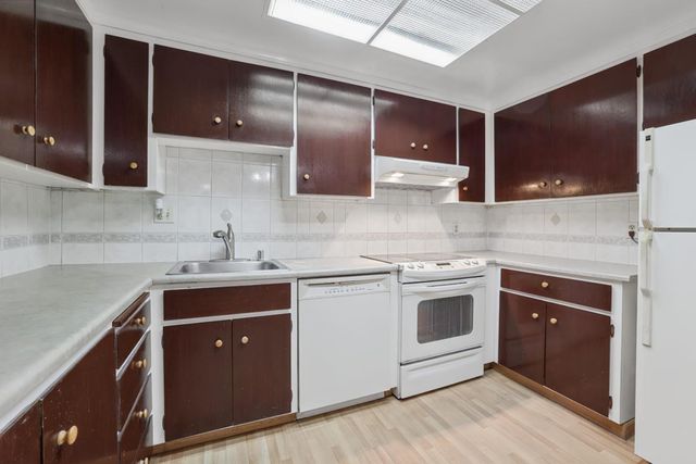 1031 Crestview Drive 216, Mountain View, CA 94040
