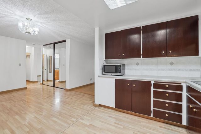 1031 Crestview Drive 216, Mountain View, CA 94040