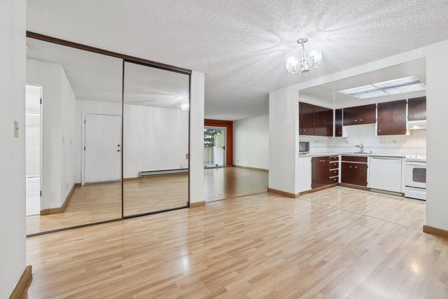 1031 Crestview Drive 216, Mountain View, CA 94040