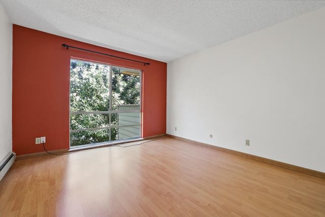 1031 Crestview Drive 216, Mountain View, CA 94040