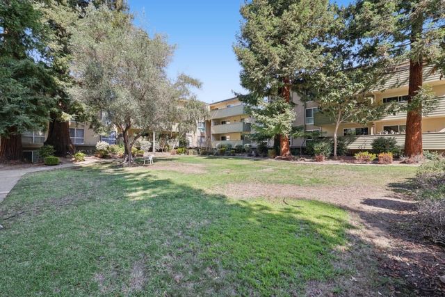 1031 Crestview Drive 216, Mountain View, CA 94040