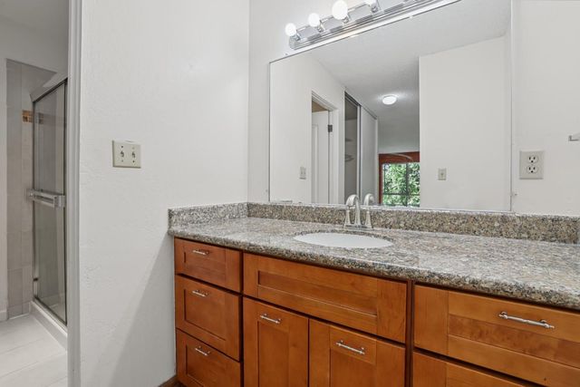 1031 Crestview Drive 216, Mountain View, CA 94040
