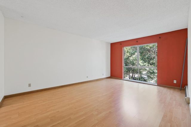 1031 Crestview Drive 216, Mountain View, CA 94040